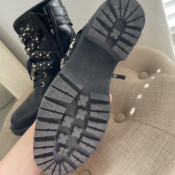 Black studded boots - Picture 6 of 7